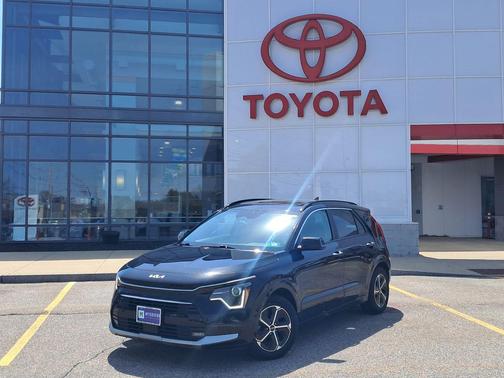 Aurora Black Pearl 2023 Kia Niro SX
