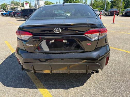Midnight Black Metallic 2026 Toyota Corolla SE