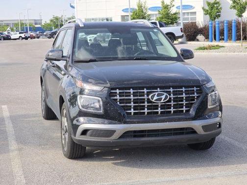 Onyx Black 2023 Hyundai VENUE SEL
