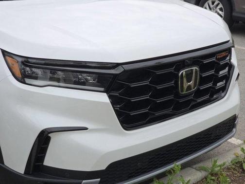 Platinum White Pearl 2023 Honda Pilot TrailSport