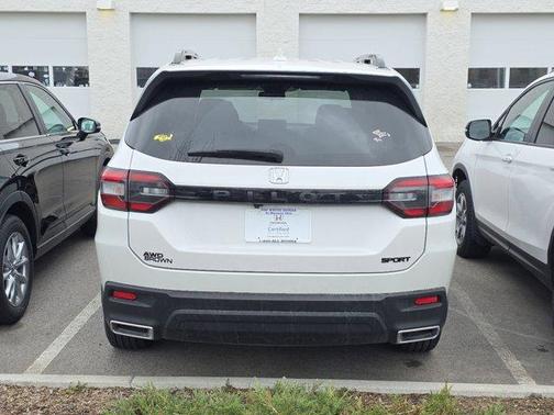 Platinum White Pearl 2024 Honda Pilot Sport