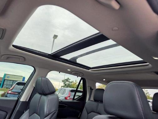 Crystal Black Pearl 2023 Honda Pilot Touring