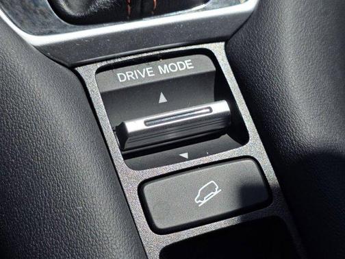 Platinum White Pearl 2024 Honda HR-V Sport