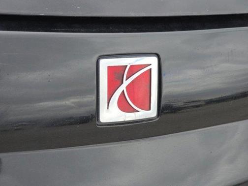 Black Onyx 2004 Saturn Vue