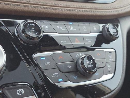 Granite Crystal Clearcoat Metallic 2021 Chrysler Pacifica Limited