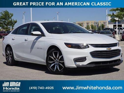 Summit White 2018 Chevrolet Malibu LT
