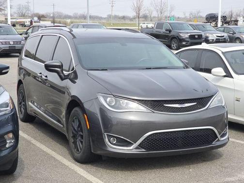 Granite Crystal Clearcoat Metallic 2019 Chrysler Pacifica Touring-L