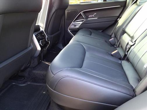 2025 Land Rover Range Rover P530 SE