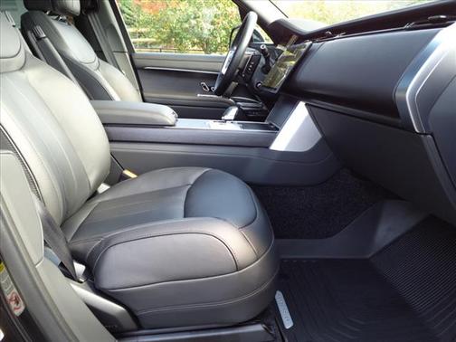 2025 Land Rover Range Rover P530 SE