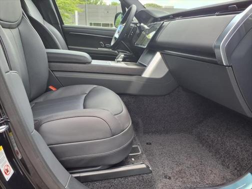 2025 Land Rover Range Rover SE LWB