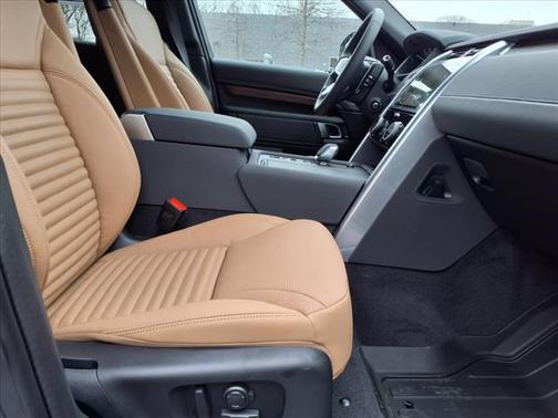 2025 Land Rover Discovery Dynamic SE