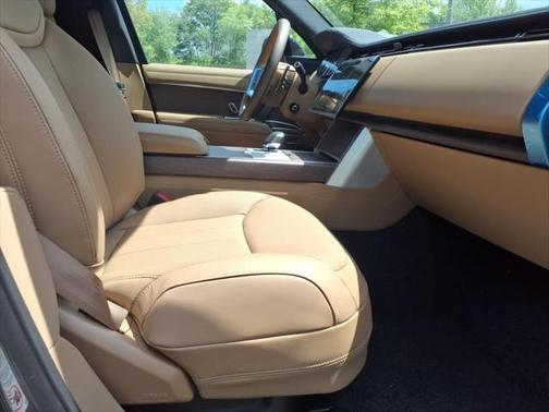 2025 Land Rover Range Rover SE LWB