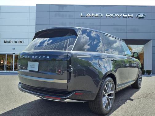 2025 Land Rover Range Rover SE LWB