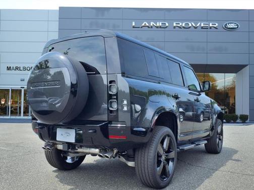 2025 Land Rover Defender 110 V8