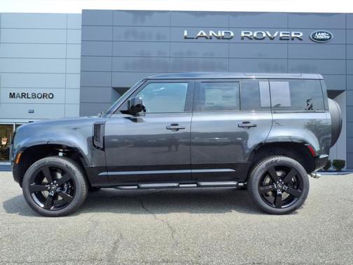 2025 Land Rover Defender 110 V8