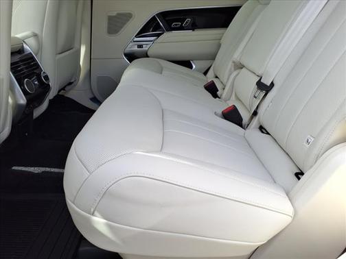 2025 Land Rover Range Rover P530 SE 7 Seat