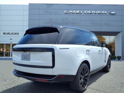 2025 Land Rover Range Rover SE