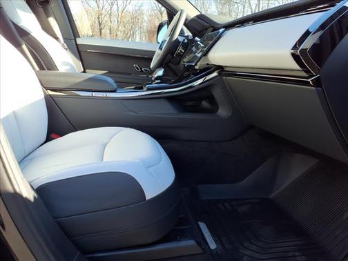 2025 Land Rover Range Rover Sport SE
