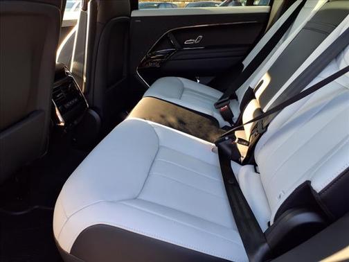 2025 Land Rover Range Rover Sport SE