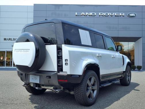 2025 Land Rover Defender 110 V8