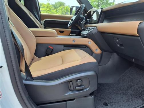 2025 Land Rover Defender 110 V8