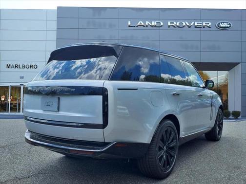2025 Land Rover Range Rover SE
