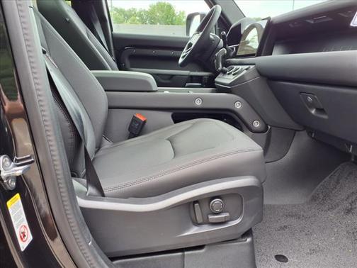 2025 Land Rover Defender 110 P400 X-Dynamic SE