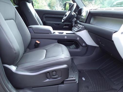 2025 Land Rover Defender 90 X-Dynamic SE