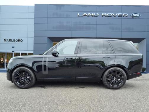2025 Land Rover Range Rover P400 SE 7 Seat