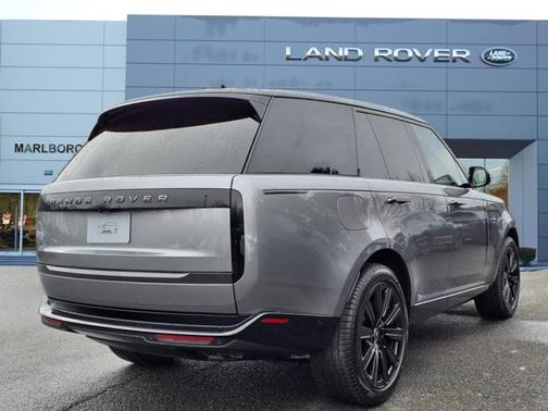 2025 Land Rover Range Rover P530 SE
