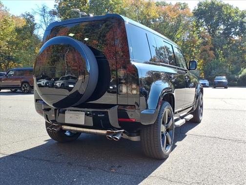 2026 Land Rover Defender 110 V8