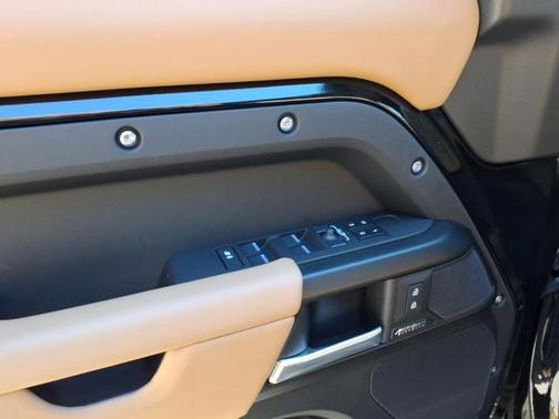 2026 Land Rover Defender 110 V8