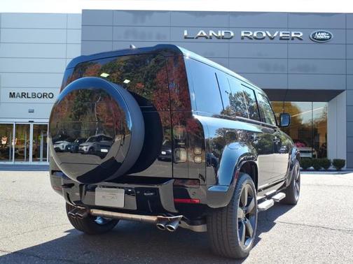 2026 Land Rover Defender 110 V8