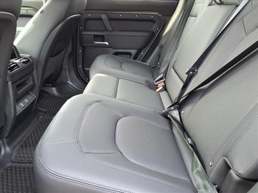 2026 Land Rover Defender P400 X-Dynamic SE