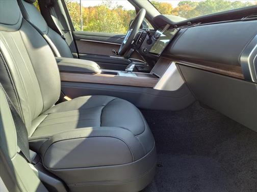 2025 Land Rover Range Rover P530 SE