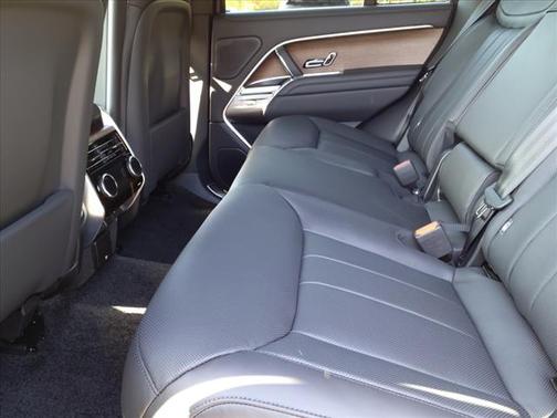 2025 Land Rover Range Rover P530 SE