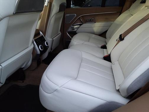2025 Land Rover Range Rover SV
