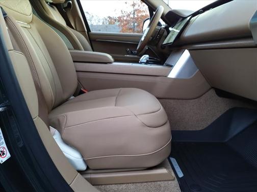2025 Land Rover Range Rover SV