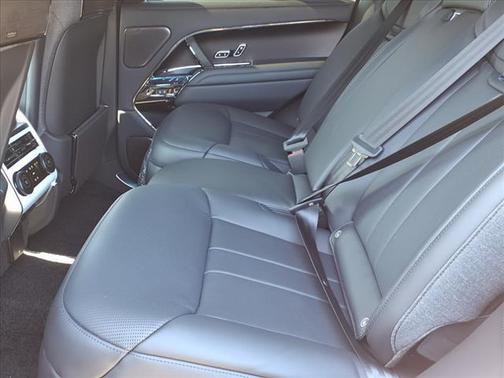 2025 Land Rover Range Rover SV