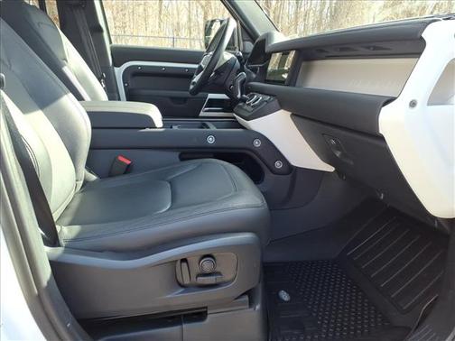 2024 Land Rover Defender 110 P300