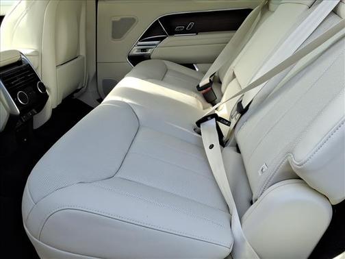 2026 Land Rover Range Rover P400 SE 7 Seat