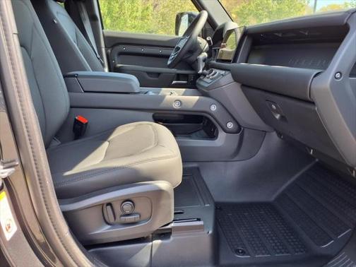 2025 Land Rover Defender 110 S