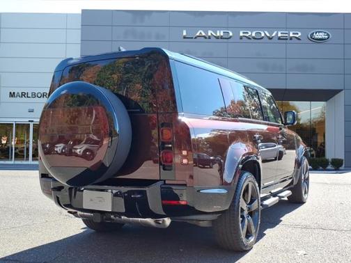 2025 Land Rover Defender 130 P400 X-Dynamic SE