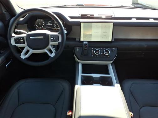 2025 Land Rover Defender 130 P400 X-Dynamic SE