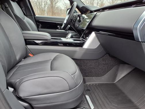2025 Land Rover Range Rover SE LWB
