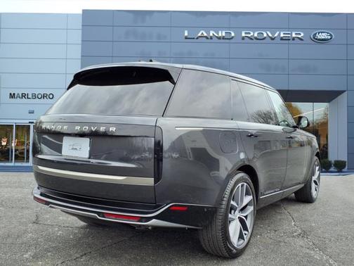 2025 Land Rover Range Rover SE LWB