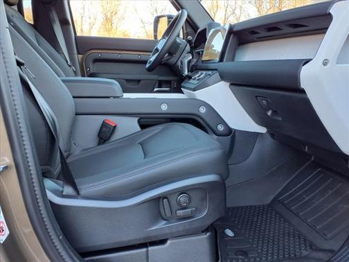 2025 Land Rover Defender 110 S