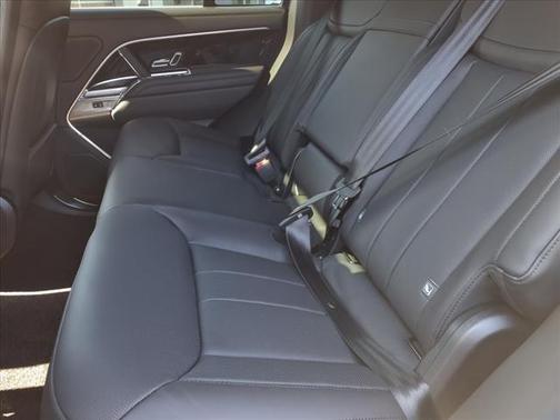 2025 Land Rover Range Rover P530 SE