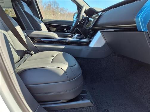 2025 Land Rover Range Rover P530 SE