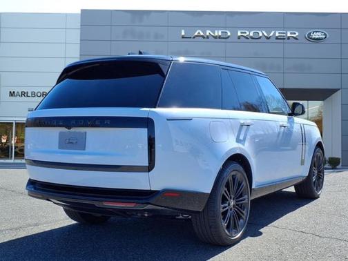 2025 Land Rover Range Rover P530 SE